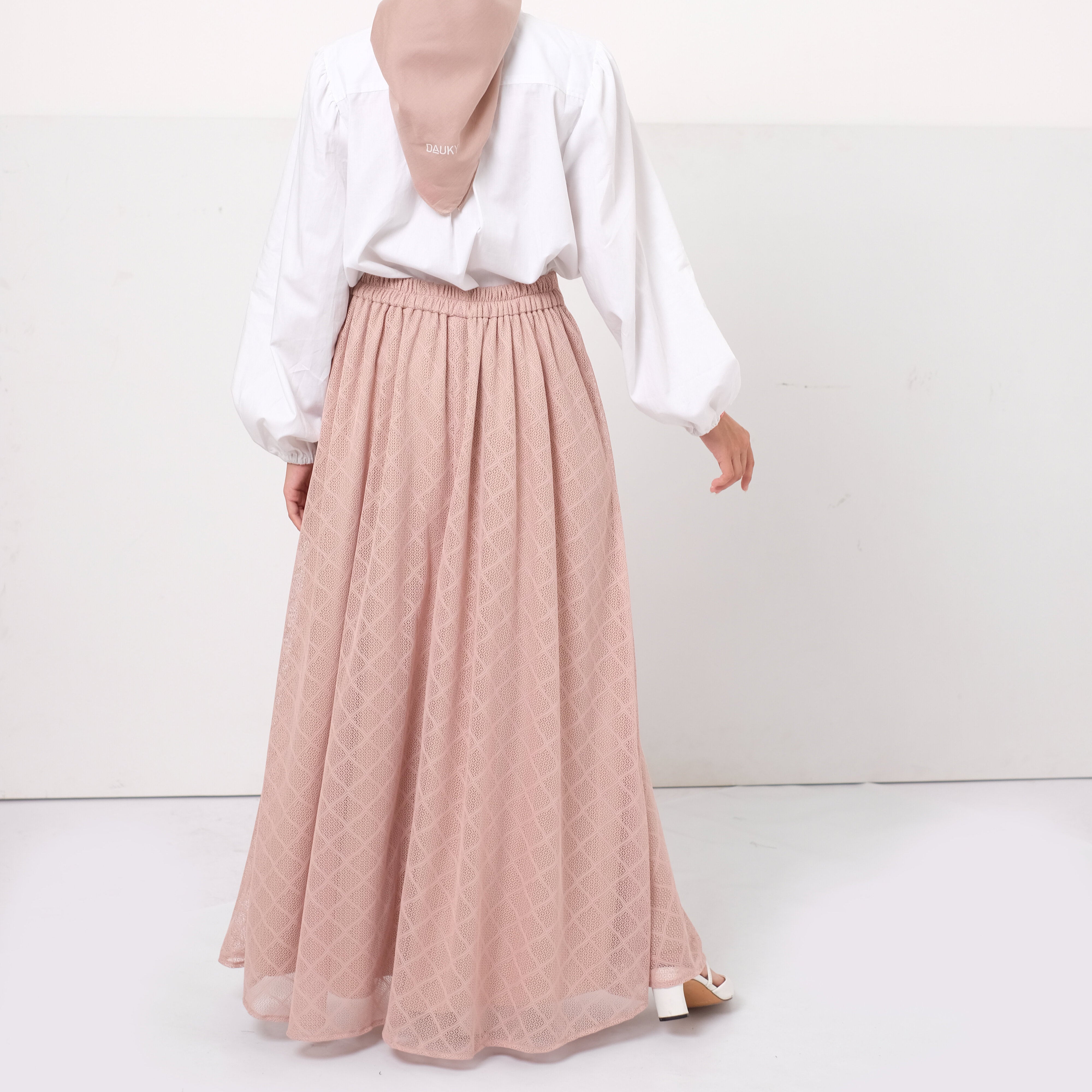 Dauky Bawahan Skirt Lace Katun - Nude