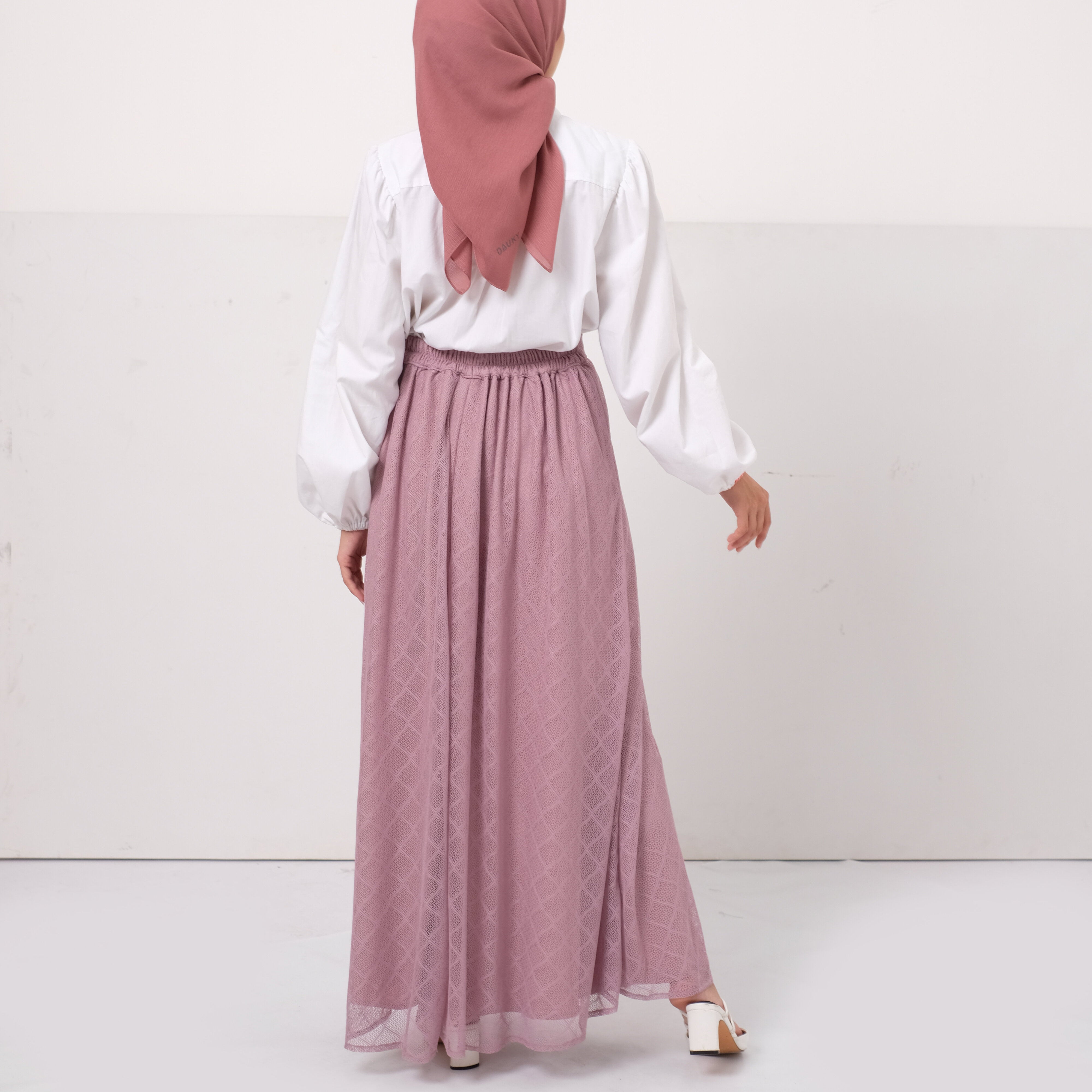 Dauky Bawahan Skirt Lace Katun - Ungu