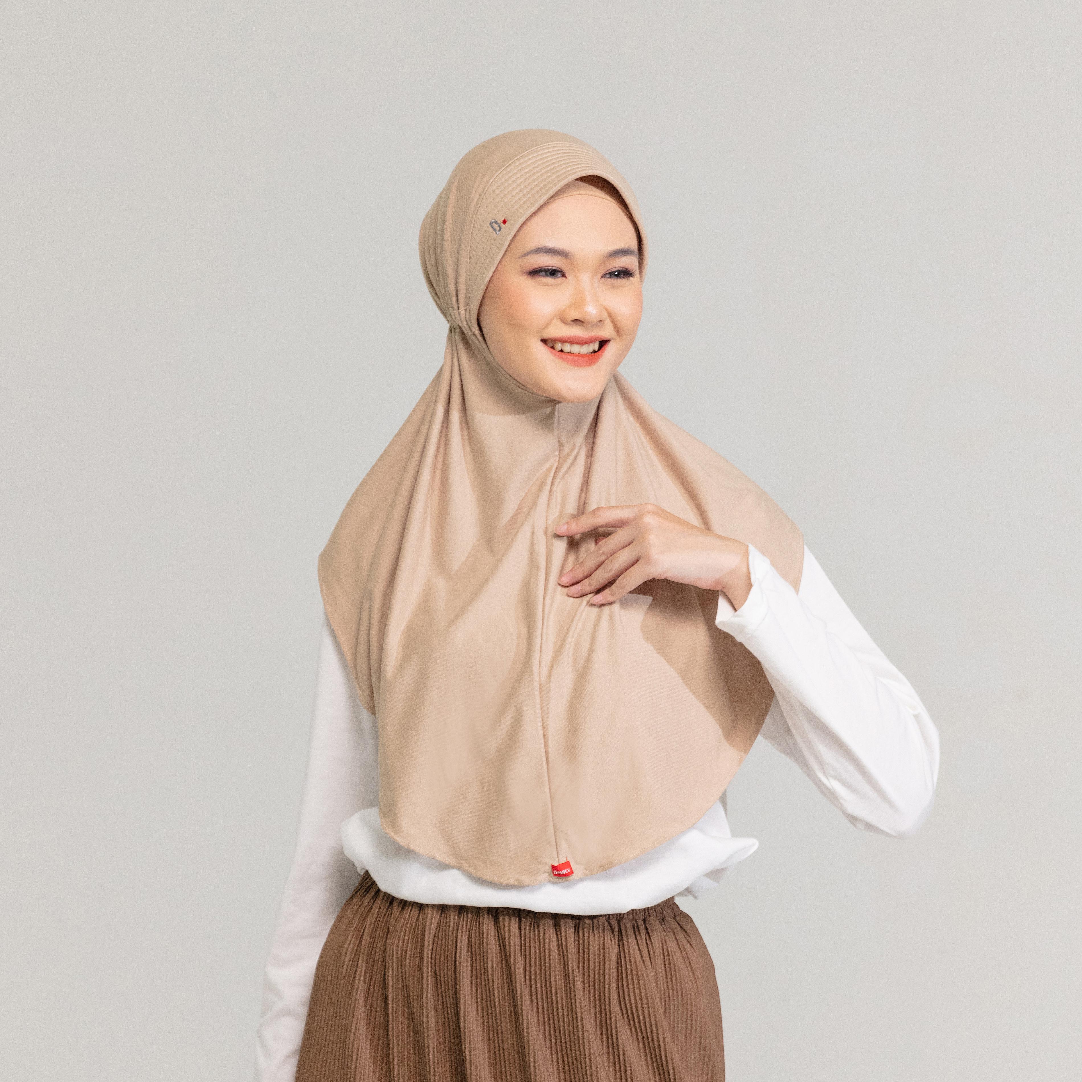 DAUKY - Hijab Bergo Jilbab Basic Polos Kaos Rara - Cream Fog