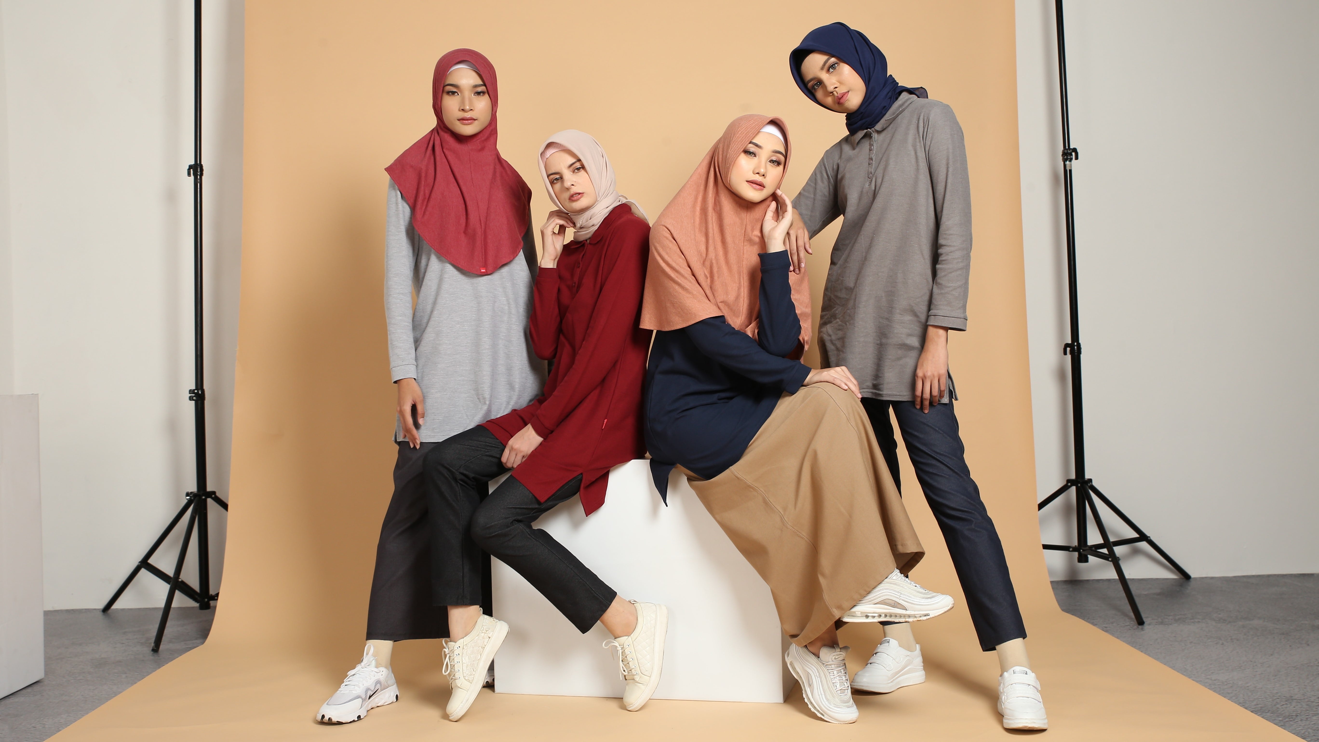 Inspirasi Mix and Match Fashion Hijab untuk Traveling