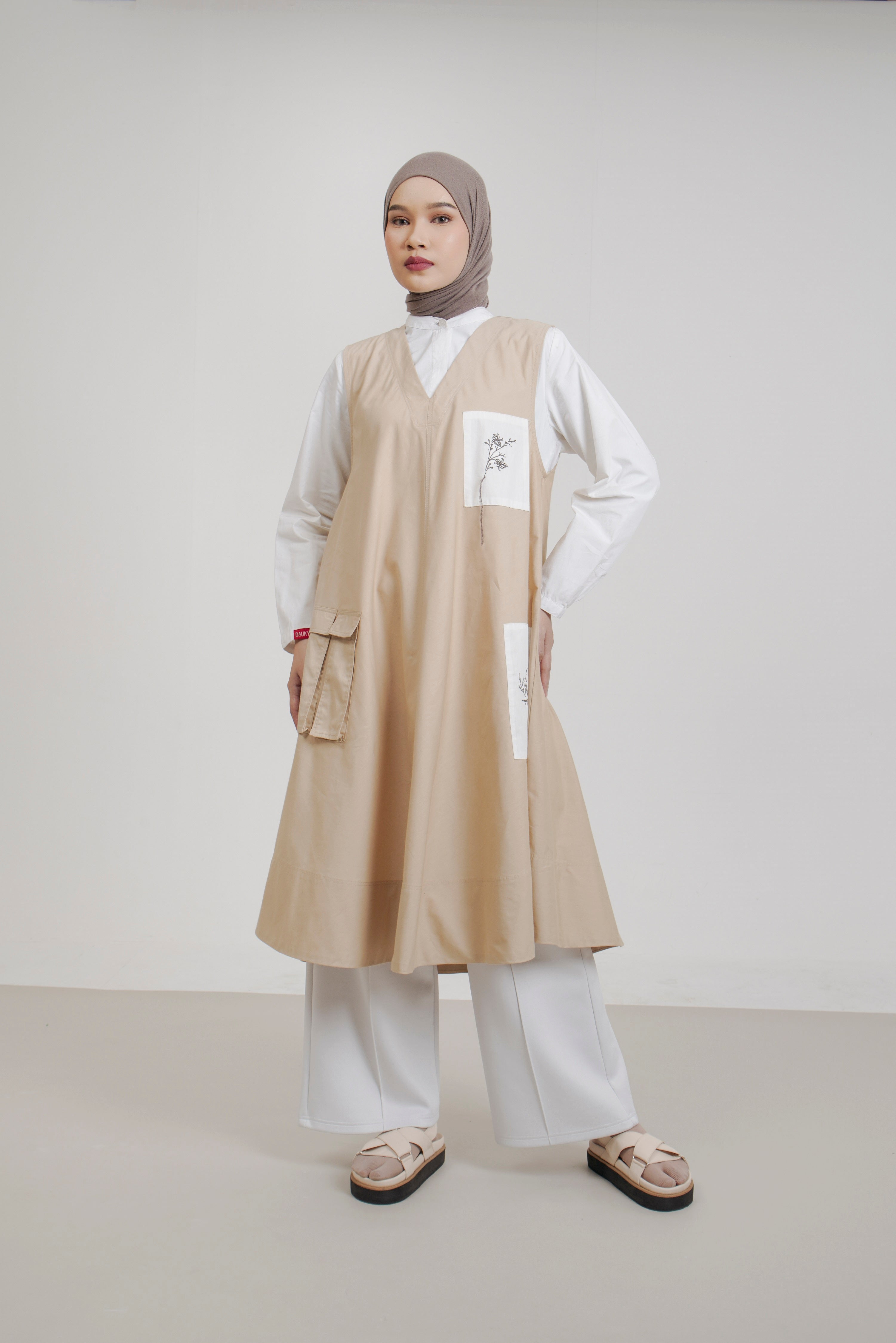 M Dress Embro Patch Wanderer