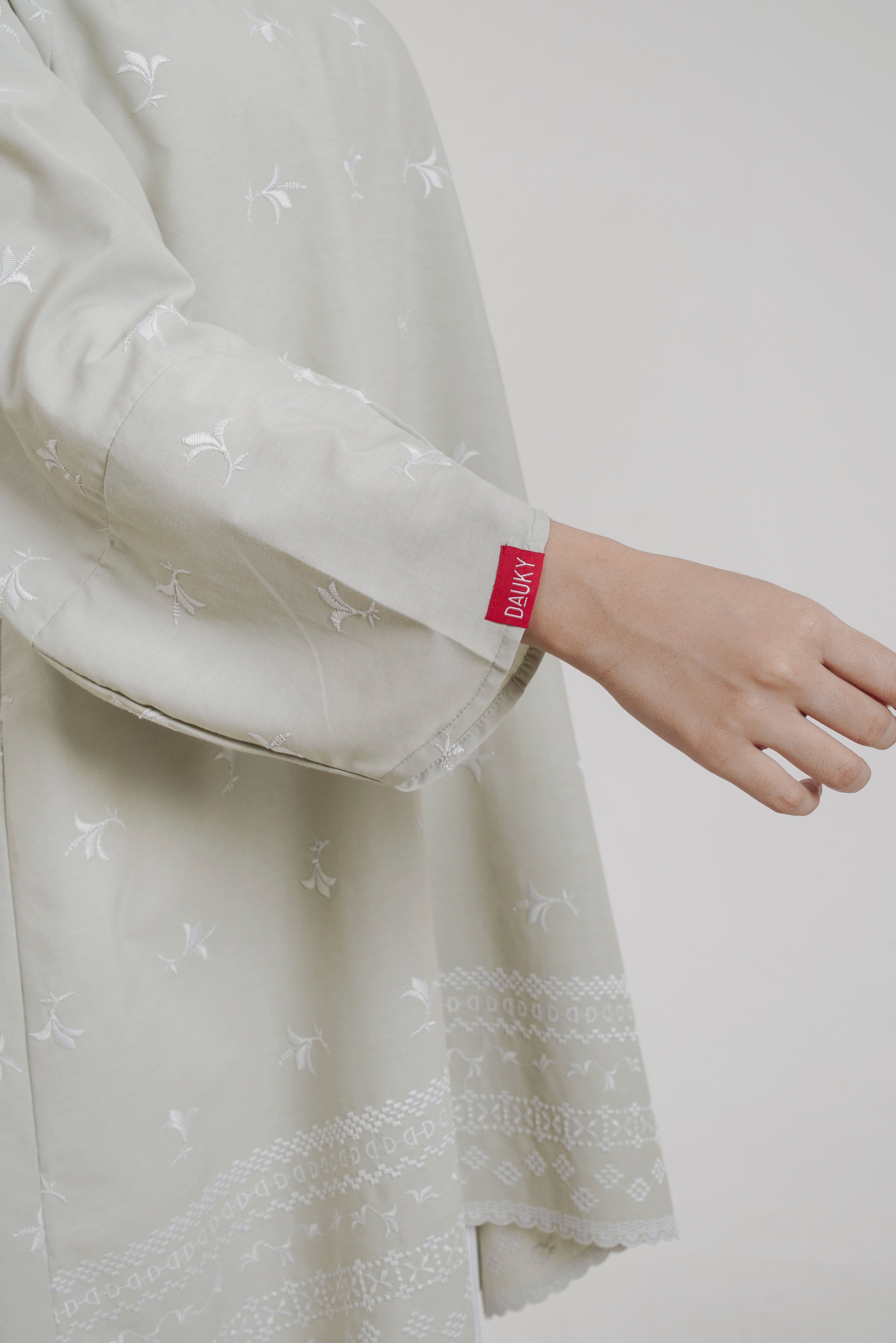 M Tunic Curved Bloom Embro