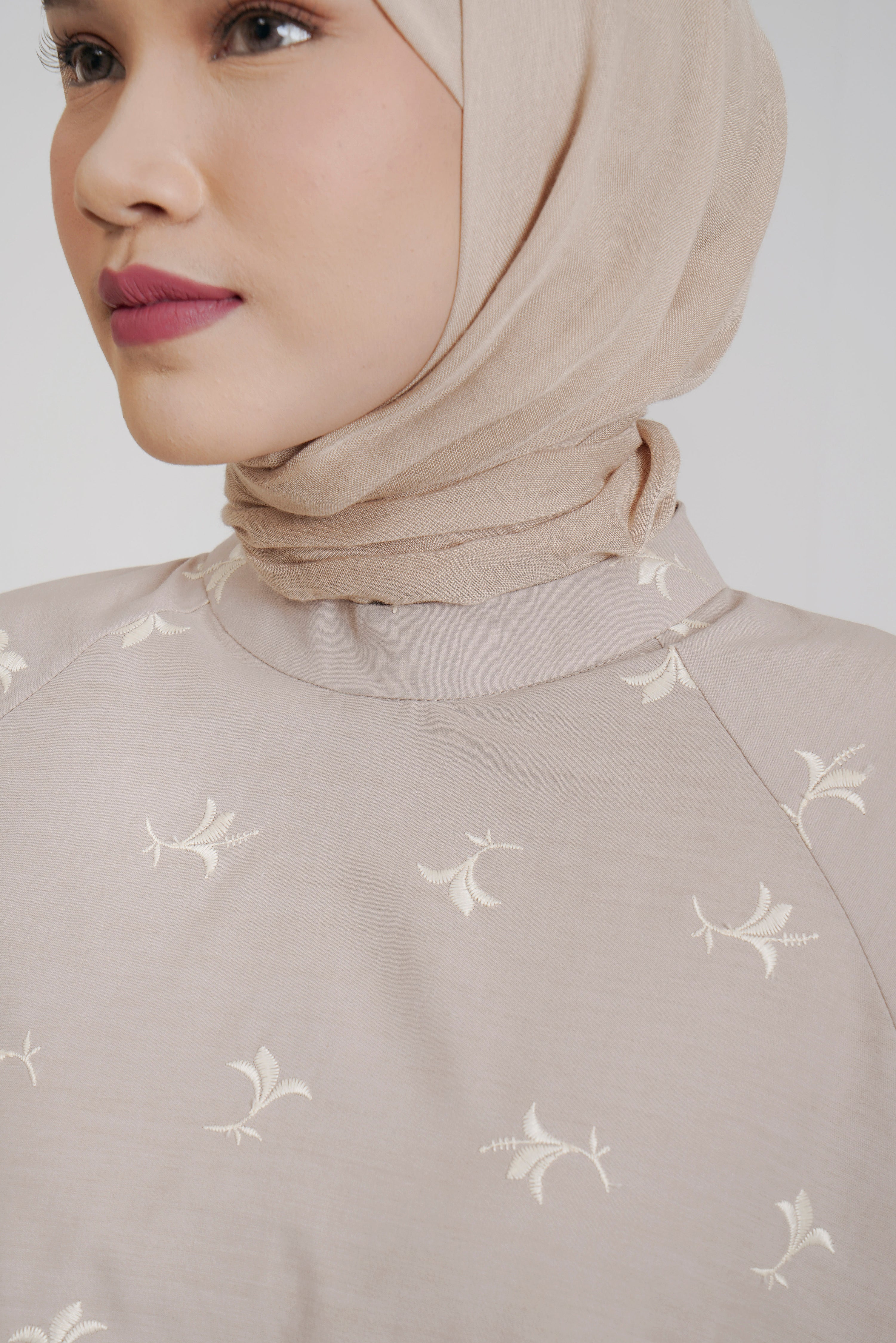 M Tunic Curved Bloom Embro