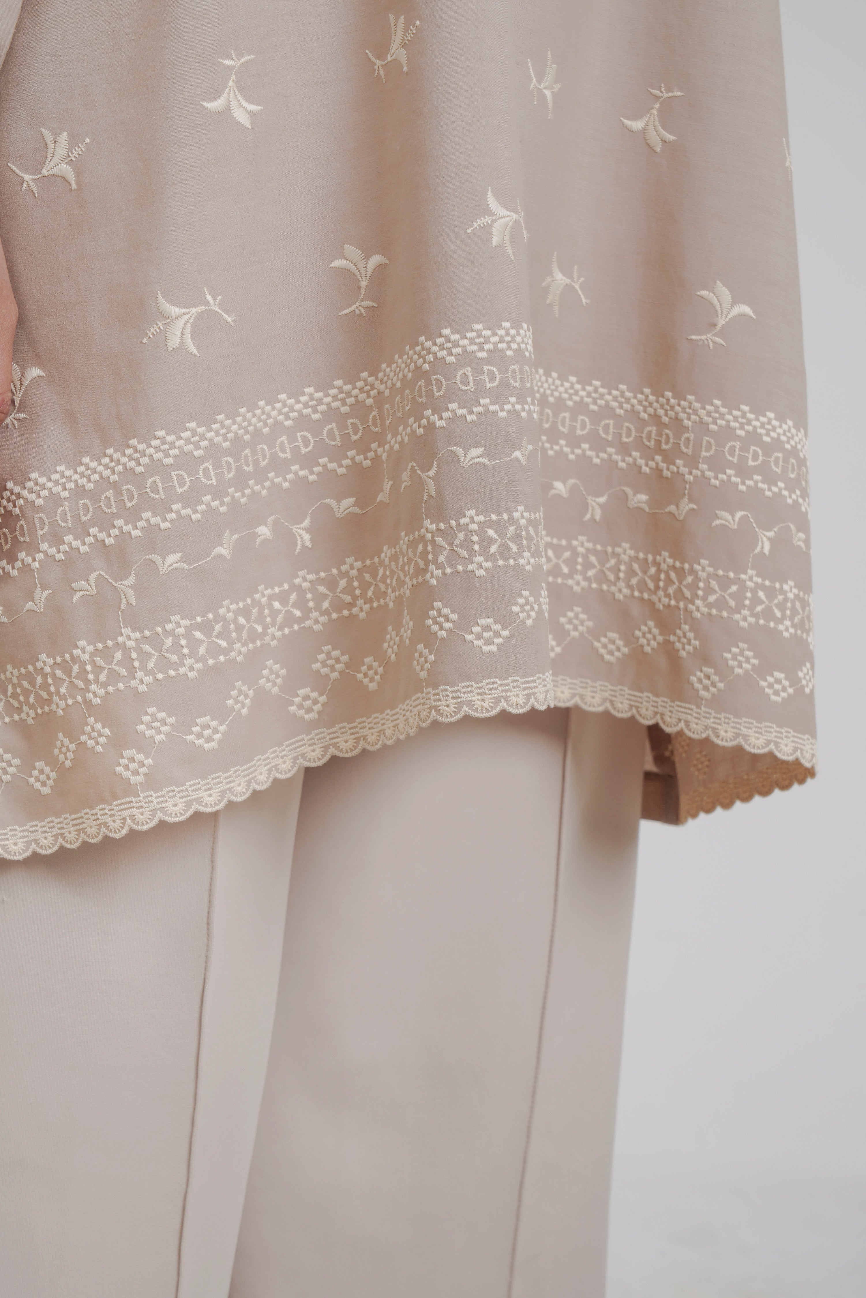 M Tunic Curved Bloom Embro