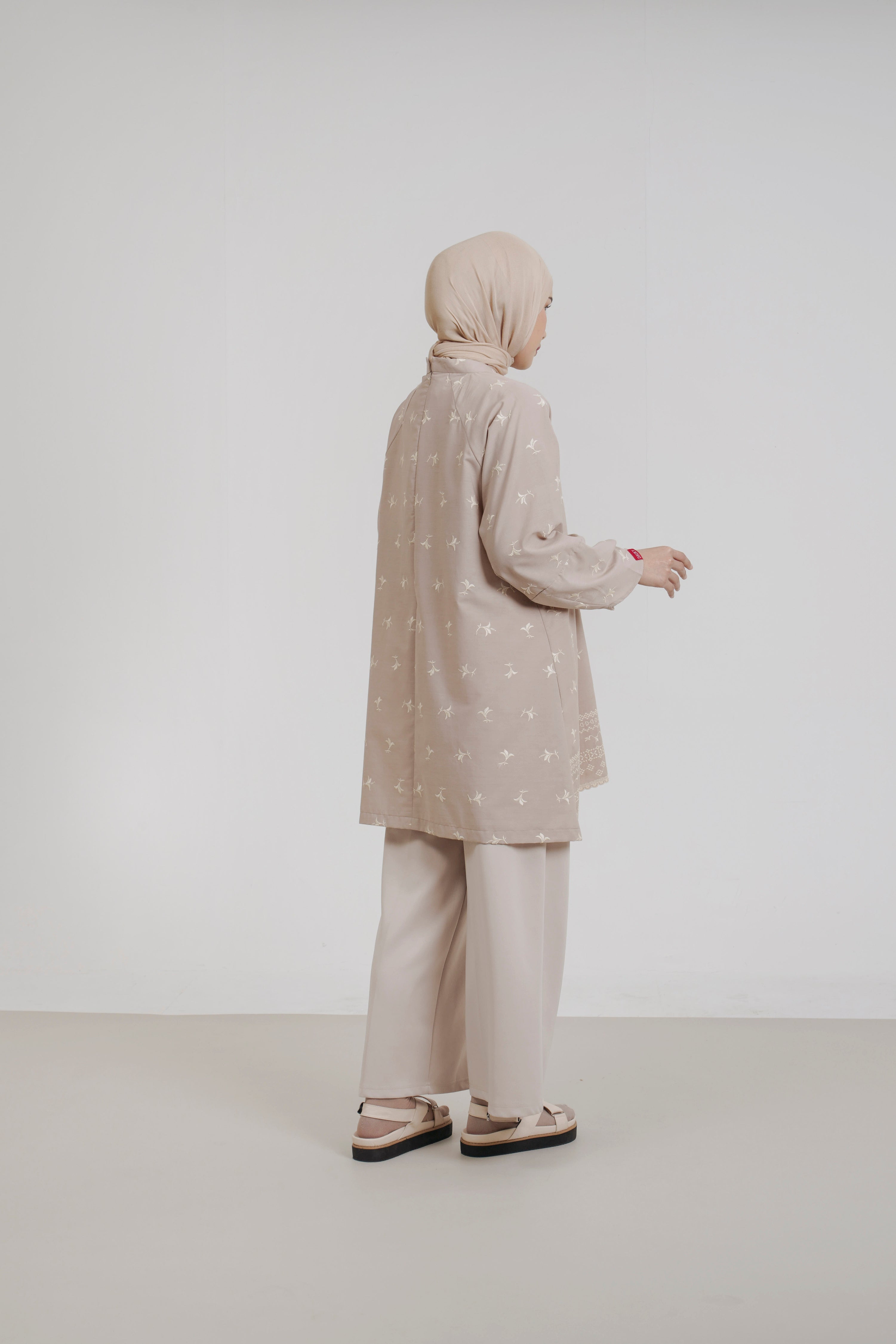 M Tunic Curved Bloom Embro