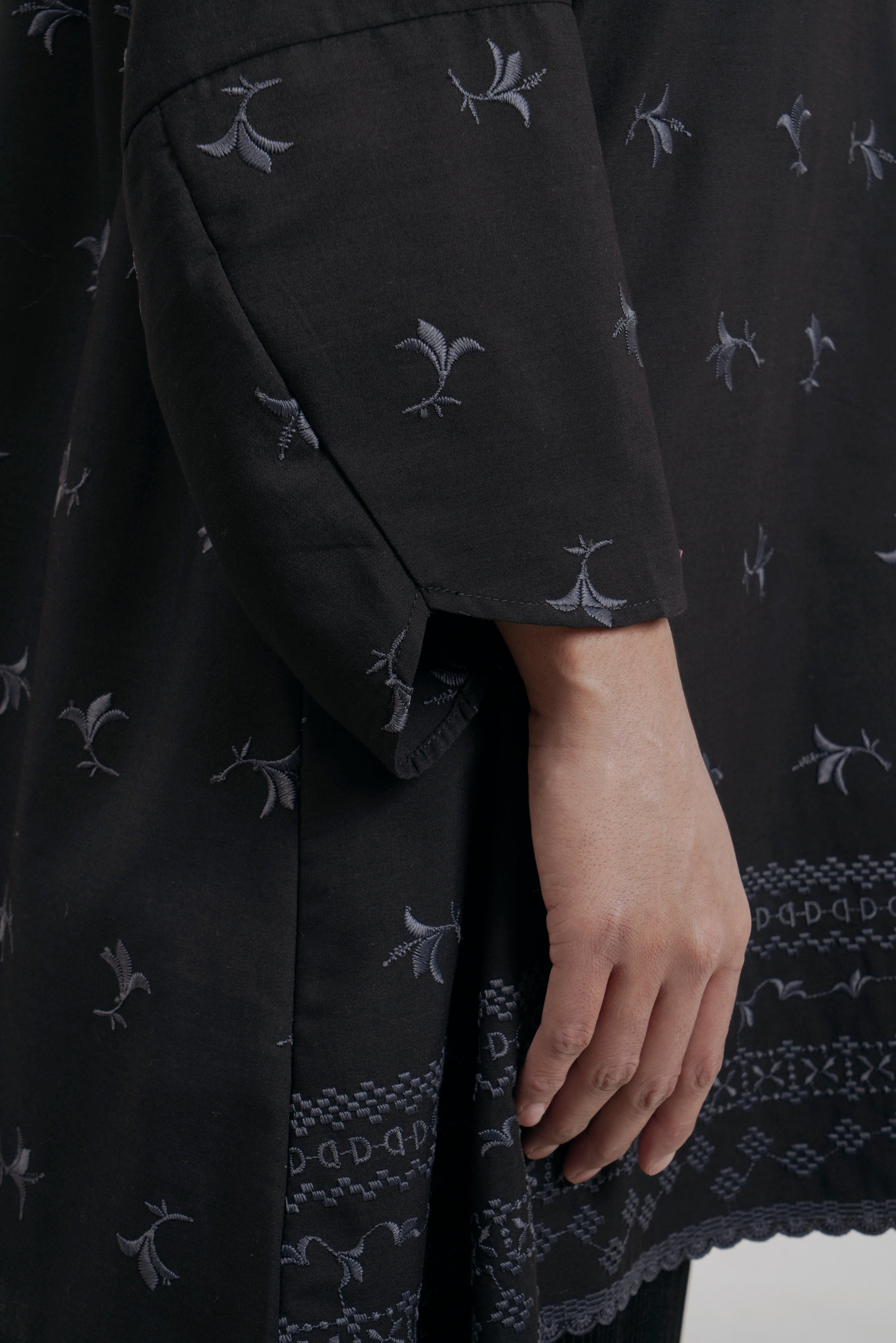 M Tunic Curved Bloom Embro