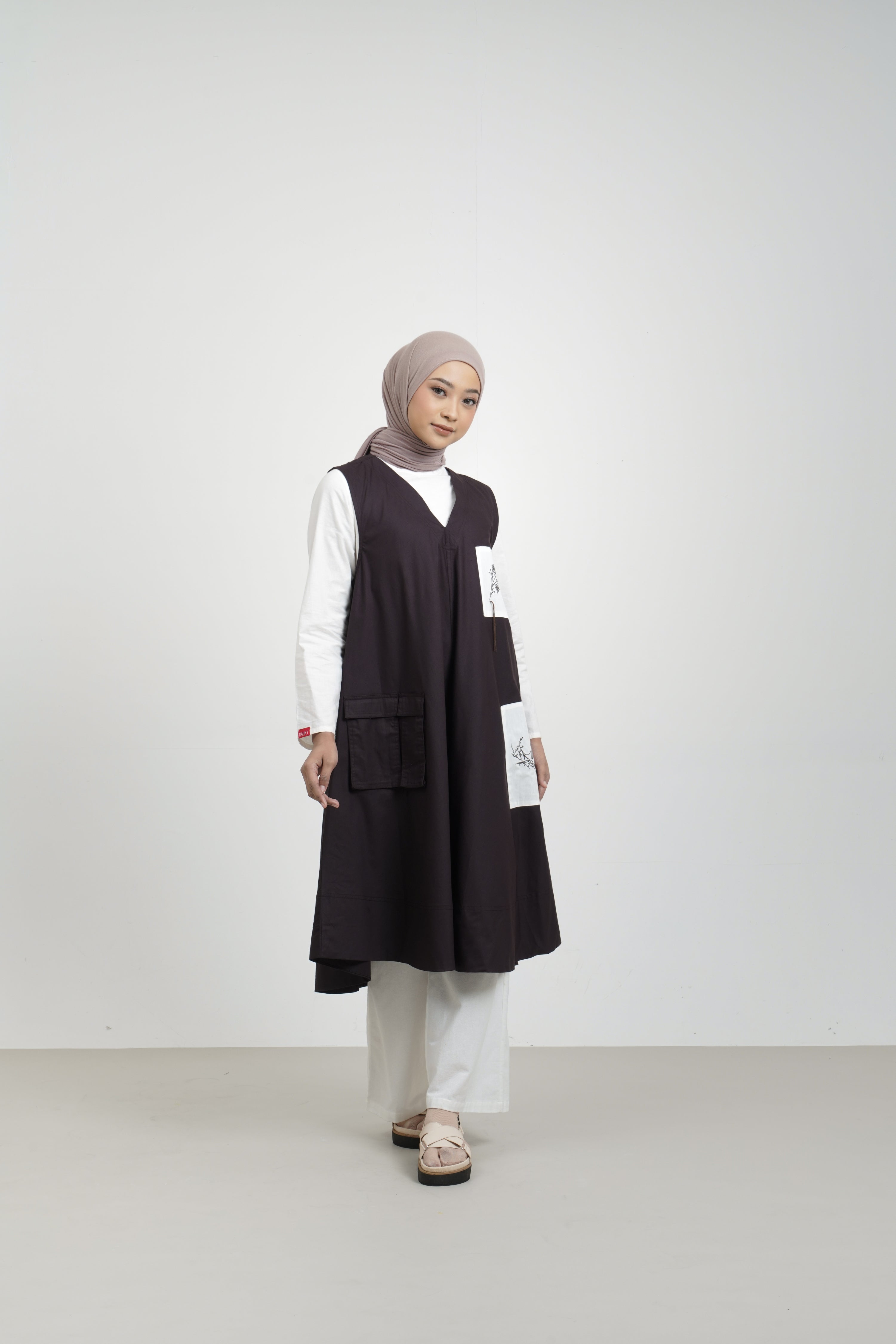 M Dress Embro Patch Wanderer