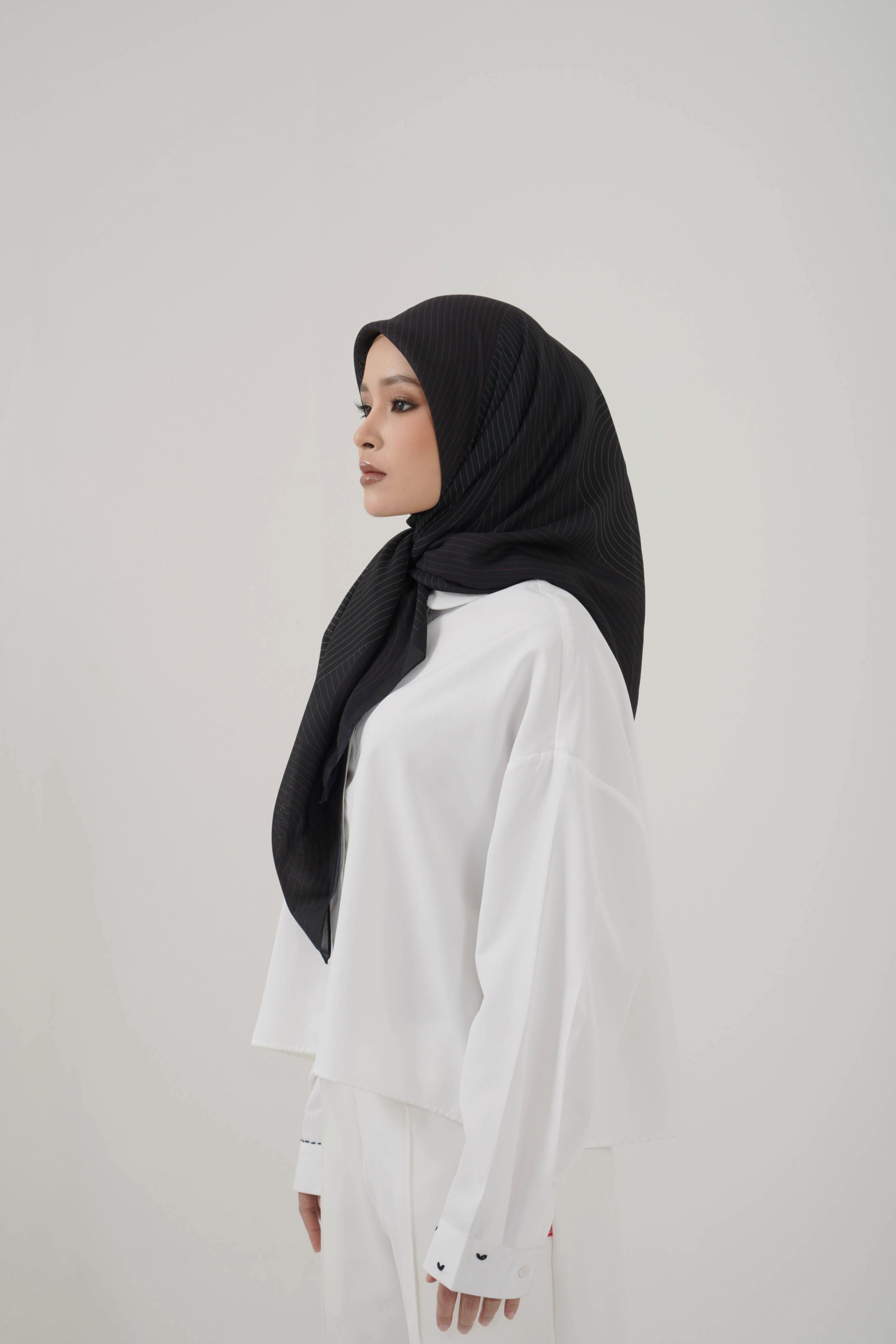 Curved Line Scarf