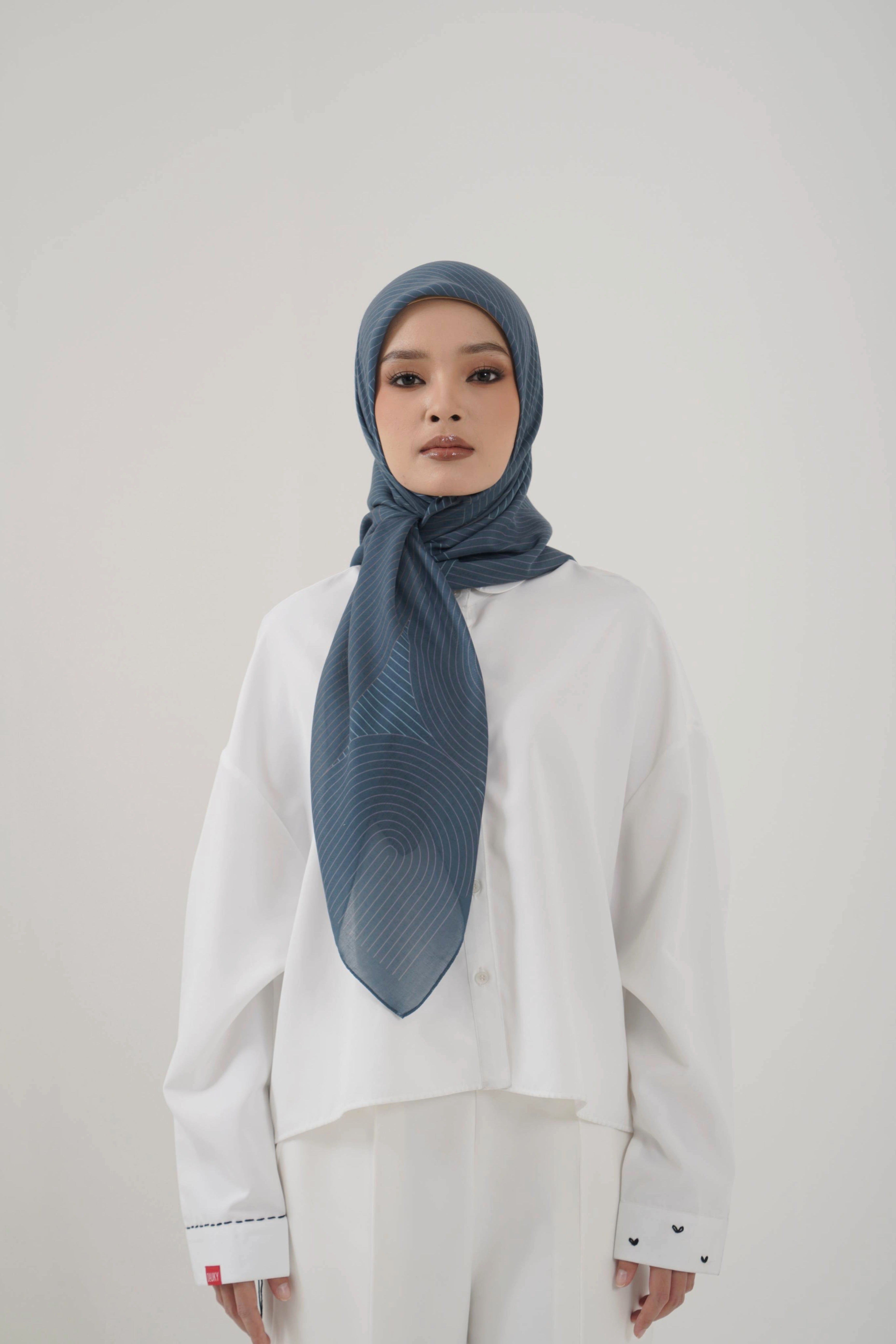 Curved Line Scarf
