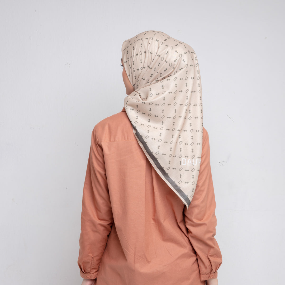 Dauky Hijab Segiempat kerudung Monogram Scarf - Nude