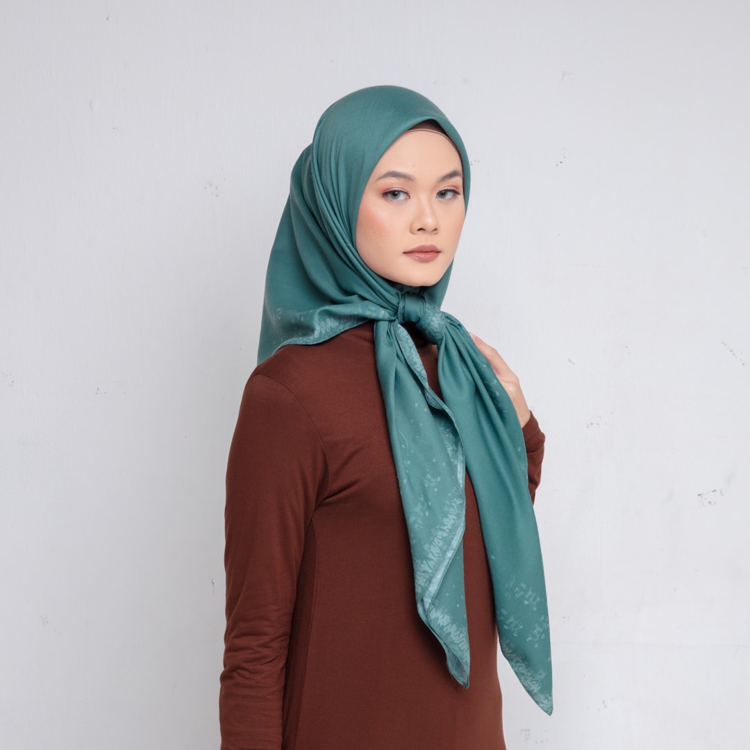 DAUKY Hijab Kerudung Segiempat Celup Ikat Scarf - Olive