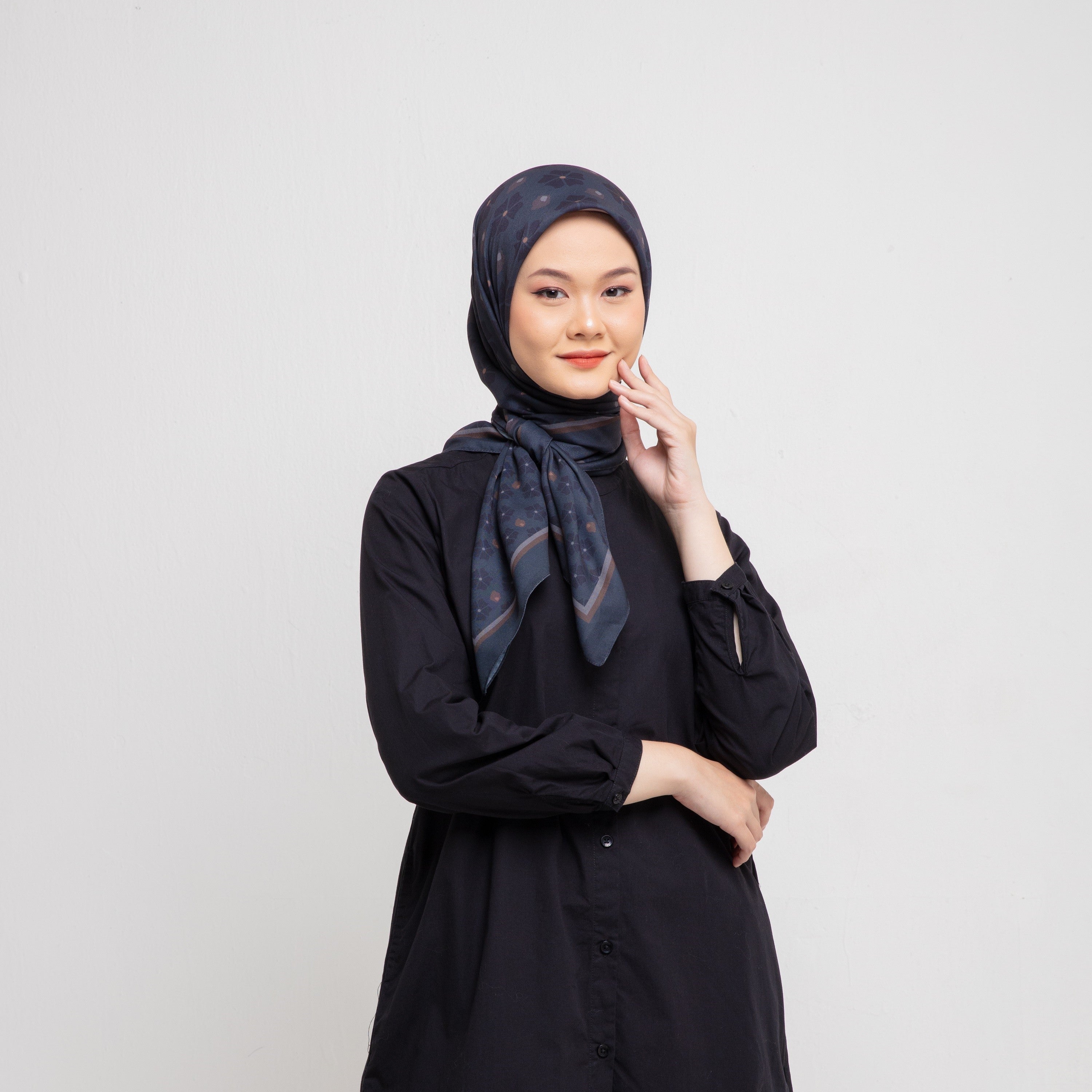 Dauky Hijab Segiempat Alamanda Scarf - Grey