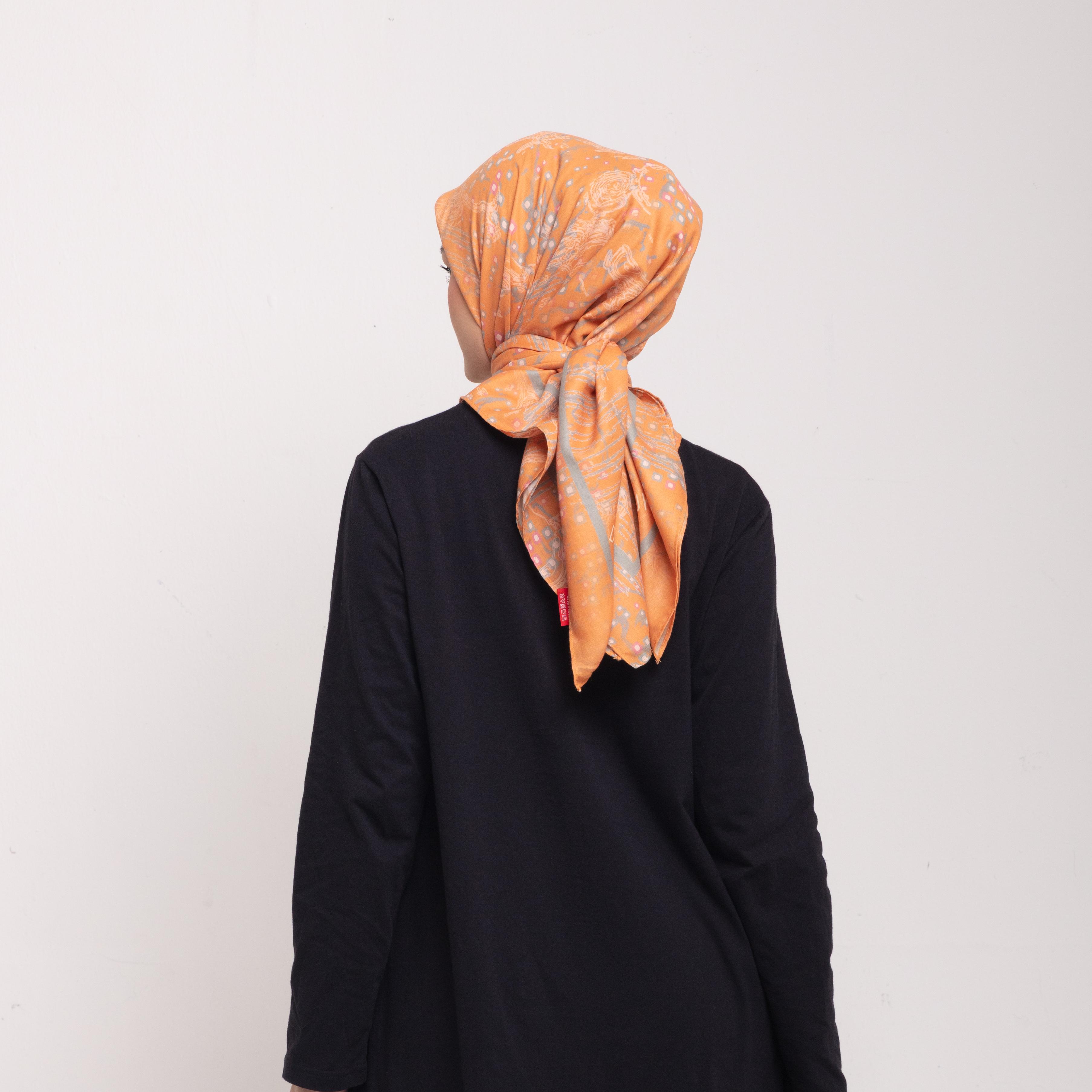 Dauky Hijab Segiempat Fleur Scarf - Orange