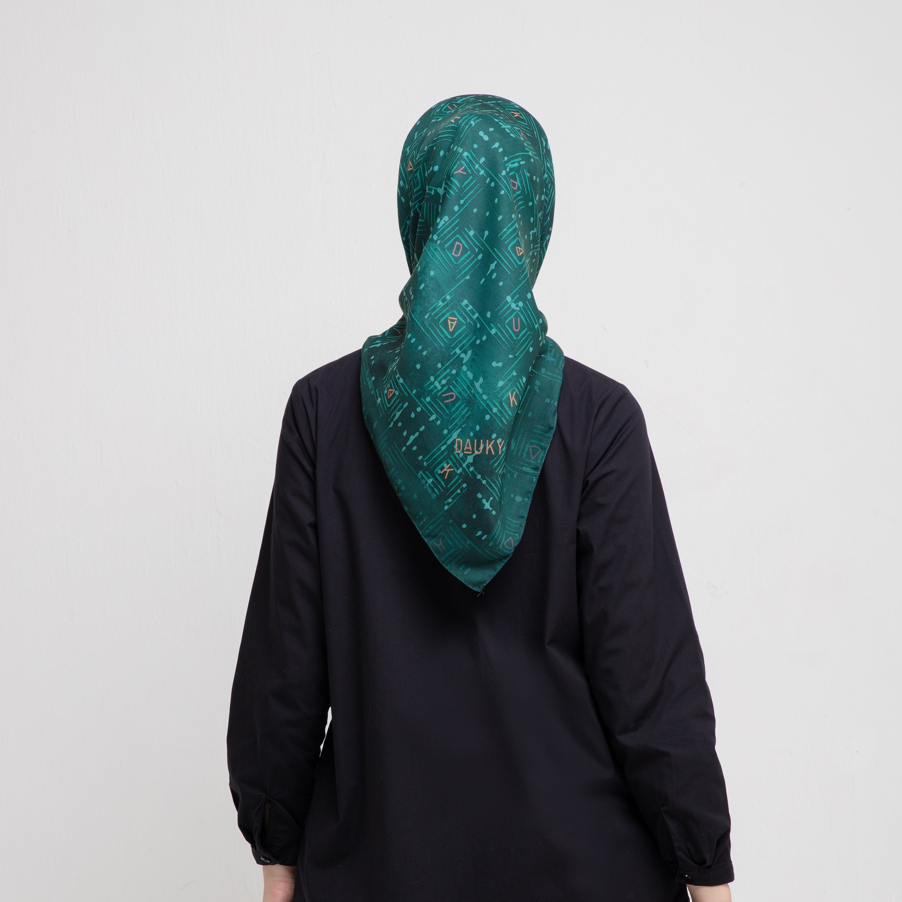 Dauky Hijab Segiempat Square Line Scarf - Emerald