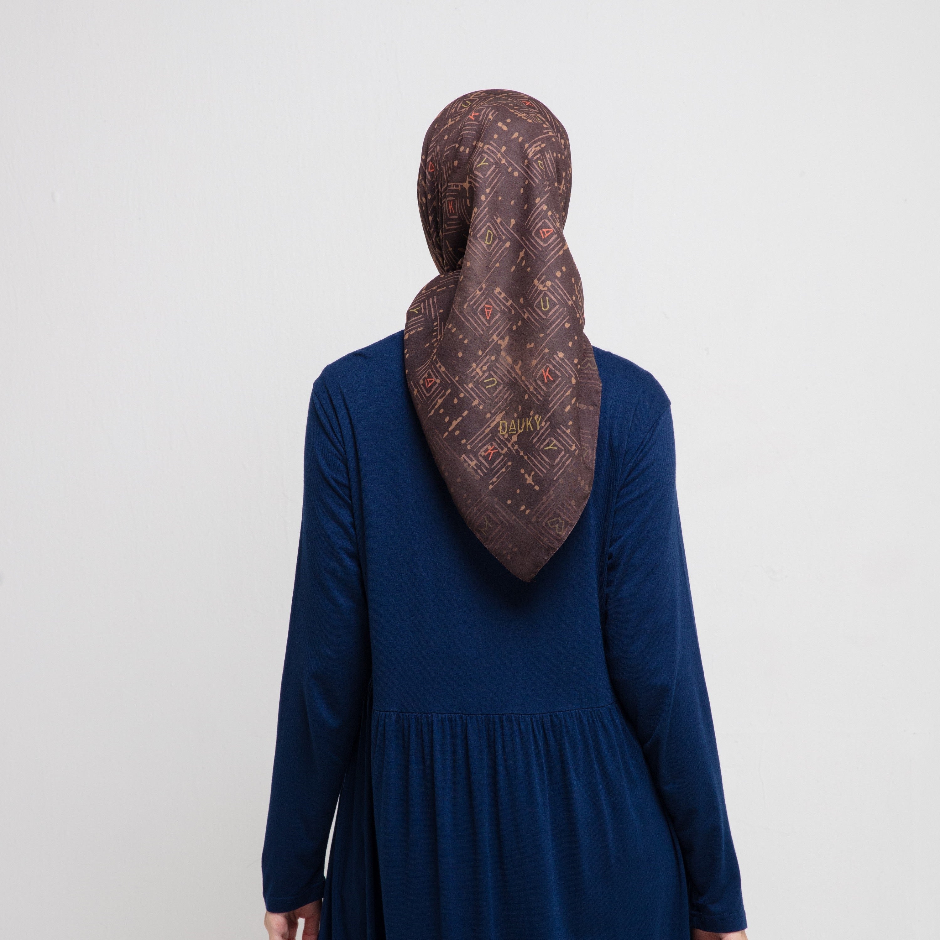 Dauky Hijab Segiempat Square Line Scarf - Coklat