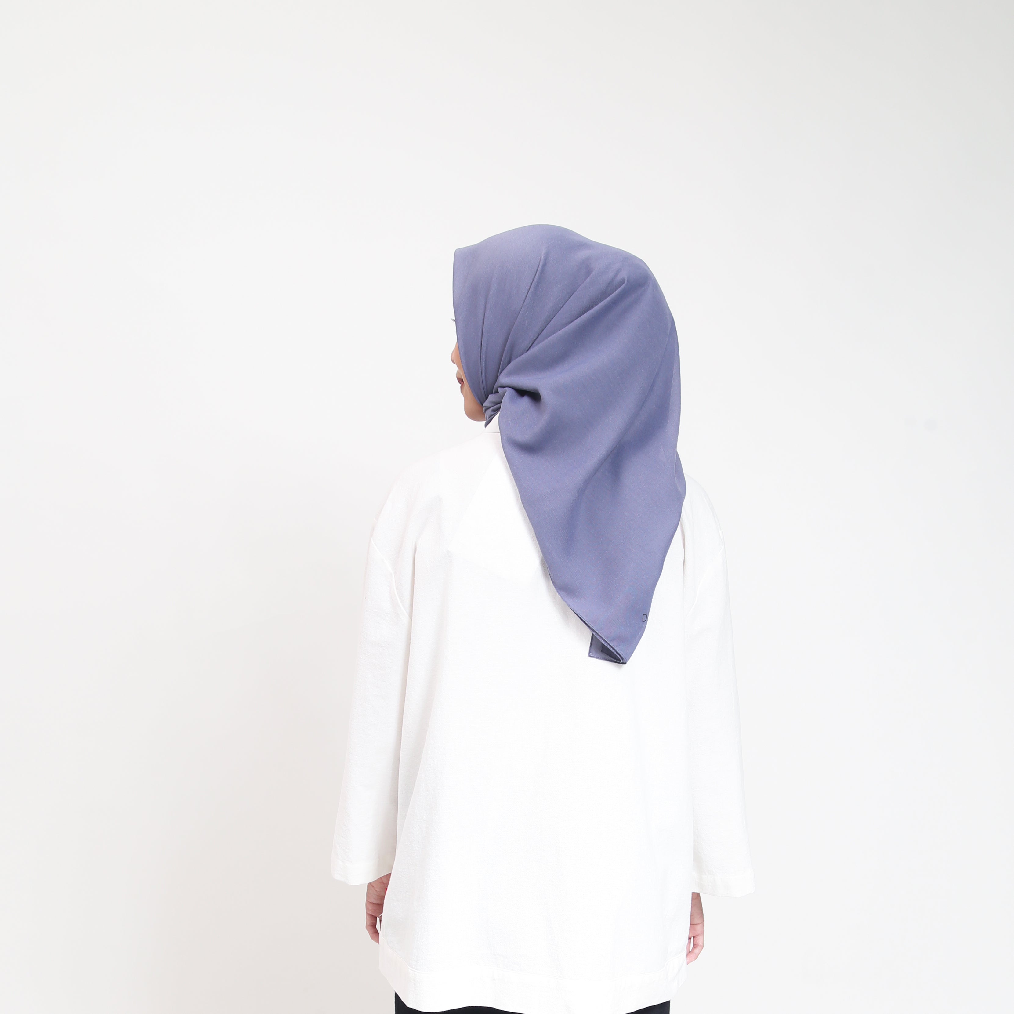 Dauky Jilbab Segi Empat Polos Voal Texture Plain Scarf  - Blue Powder
