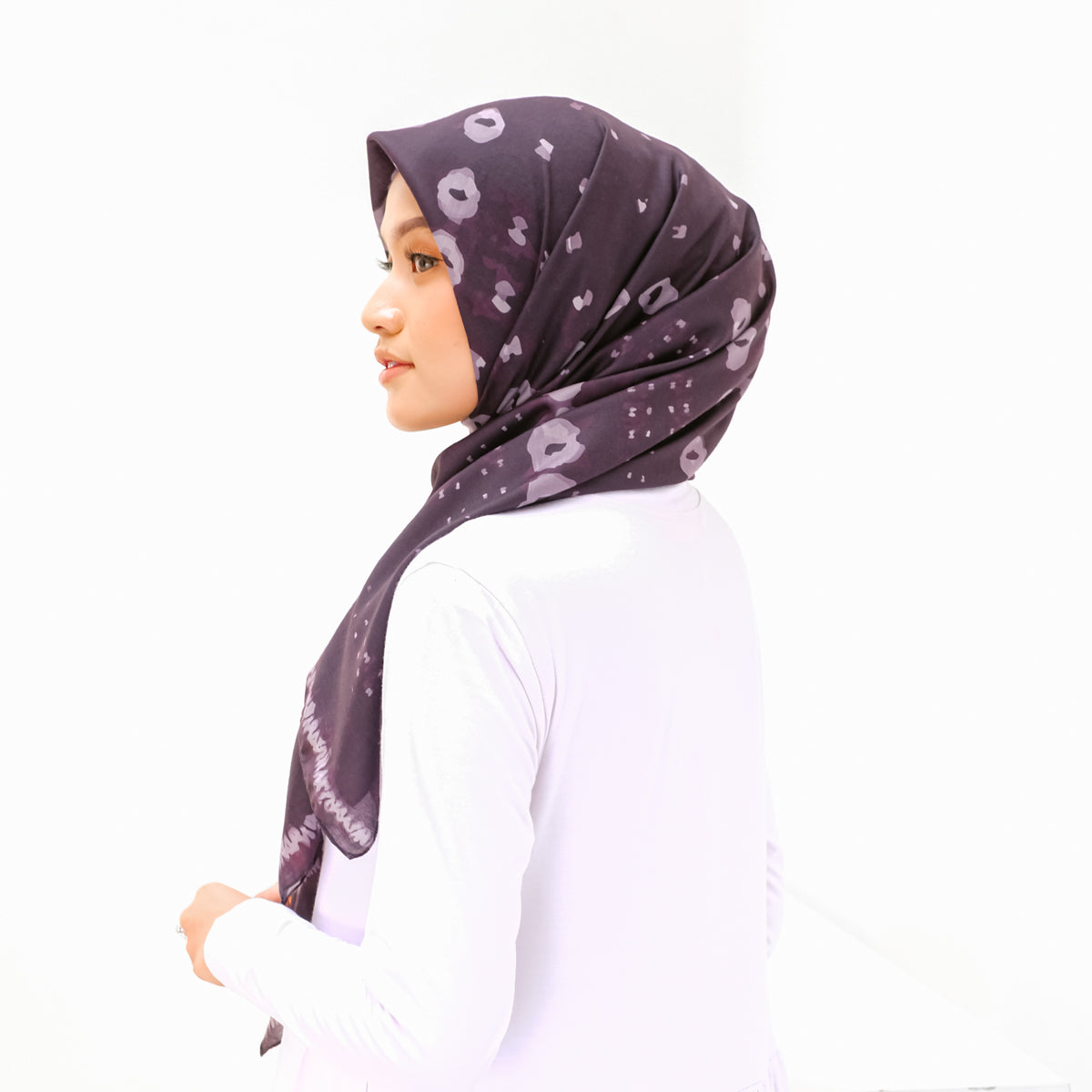 Dauky Hijab Kerudung Segiempat Shibory Scarf - Burgundy