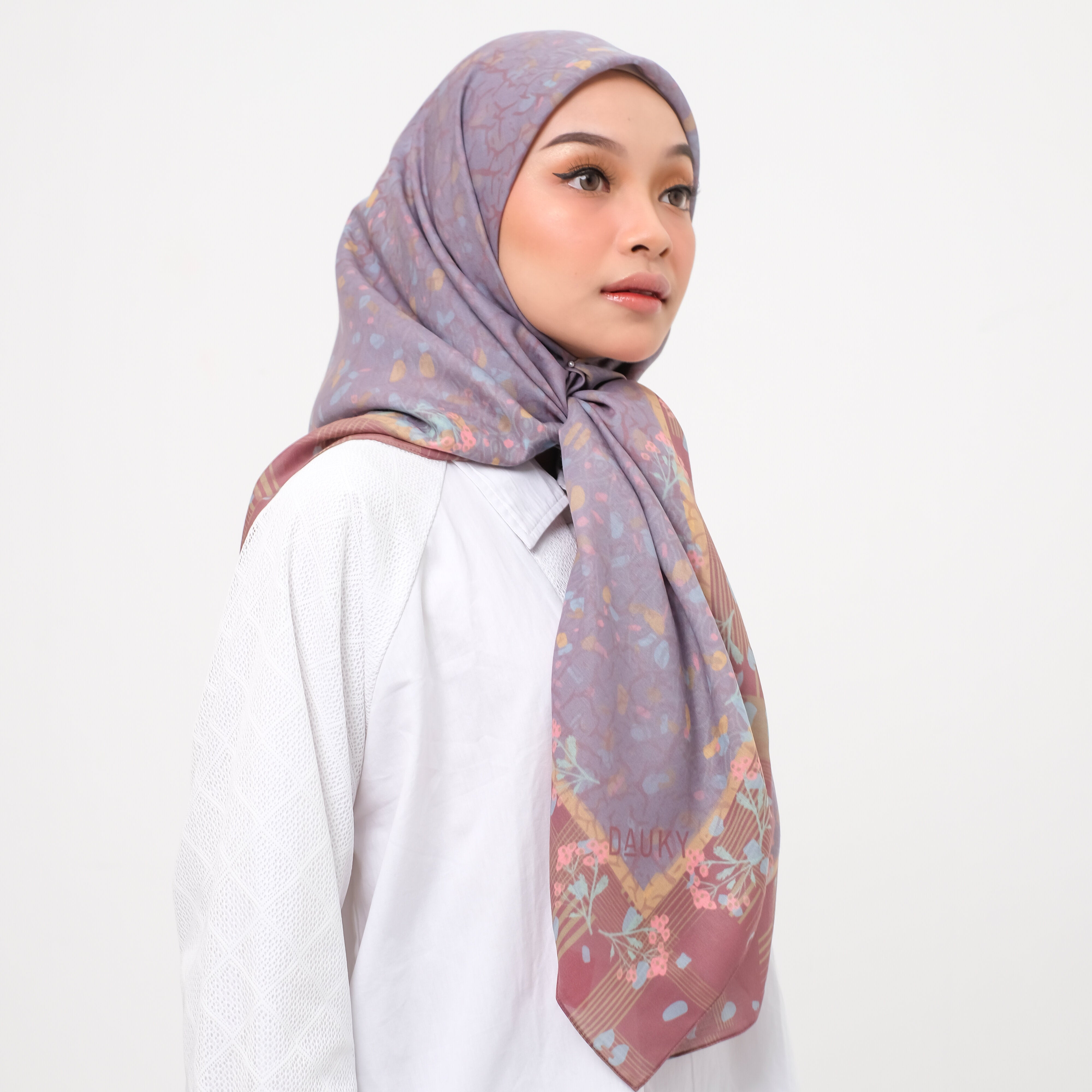 Dauky Hijab Segiempat Tokyo Pattern Scarf - Coklat