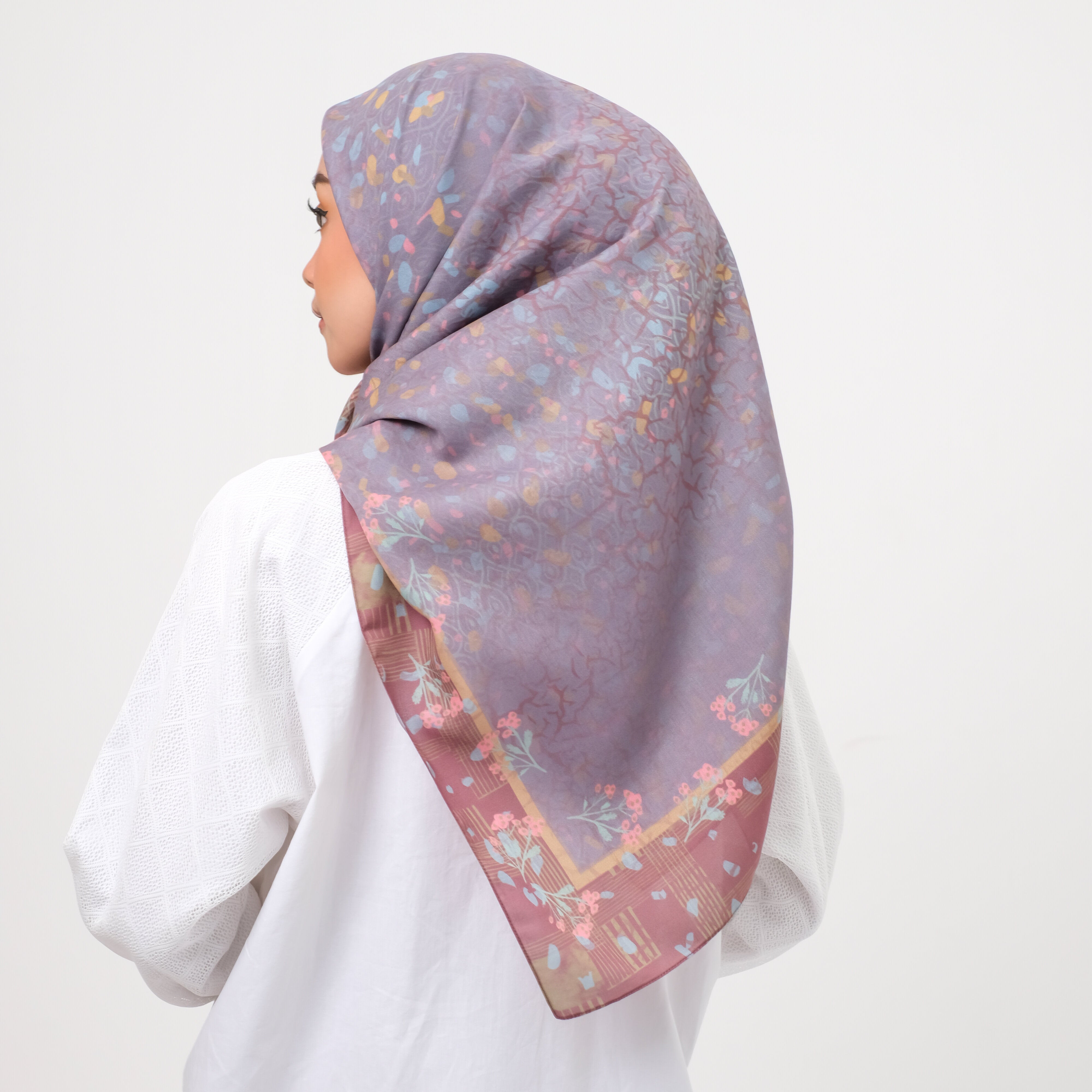 Dauky Hijab Segiempat Tokyo Pattern Scarf - Coklat